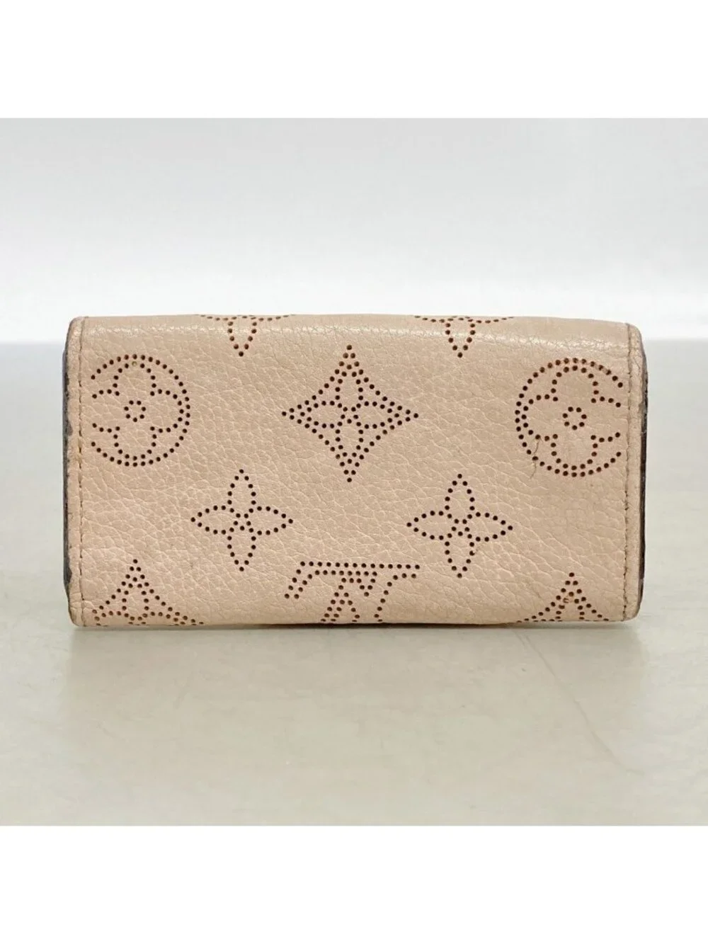 Louis Vuitton Key Case Mahina Multicles 4 Magnolia Key Holder
